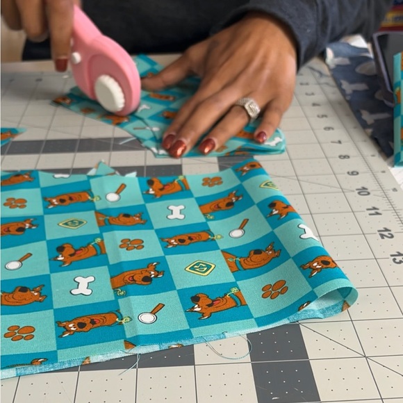 Scooby doo bucket hat and Scrunchie handmade - Picture 6 of 9